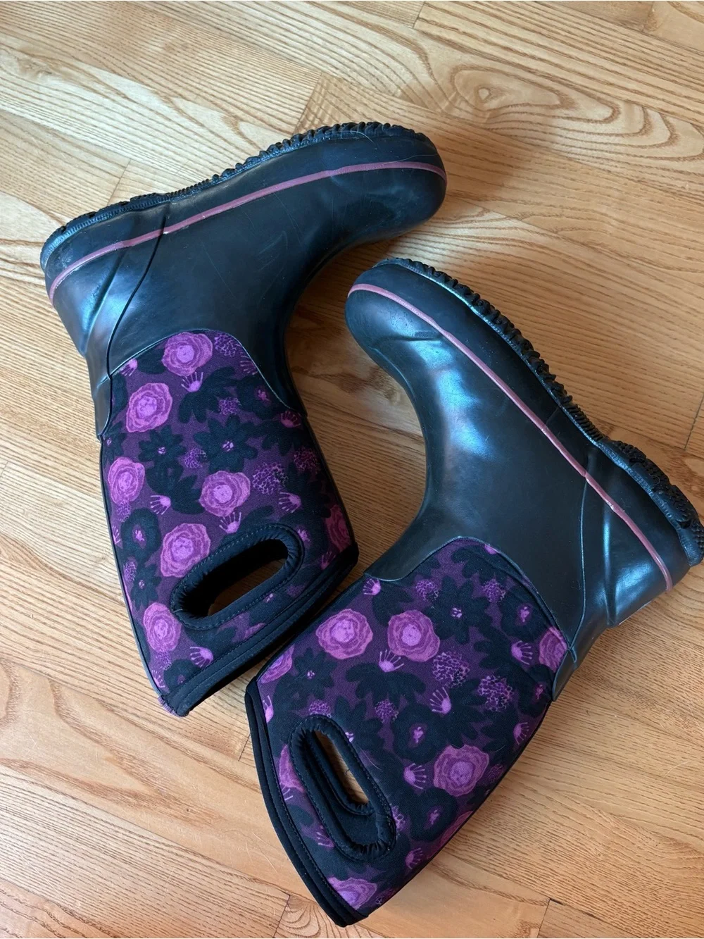 Bogs Kids Classic Snow Boots Sz 5 Youth Floral Black Purple Winter Waterproof